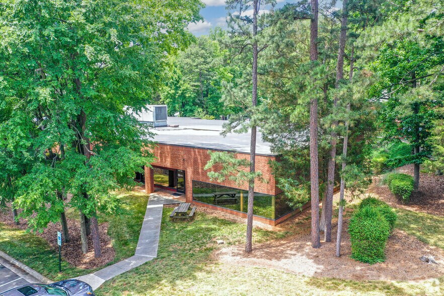 5727 Westpark Dr, Charlotte, NC à louer - Photo de l’immeuble – Image 3 sur 9