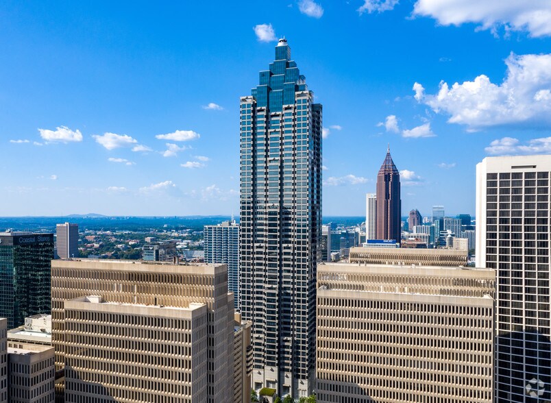 303 Peachtree St Ne, Atlanta, GA à louer - Photo de l’immeuble – Image 3 sur 7