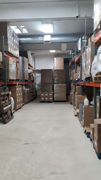 1411 E Elizabeth Ave, Linden, NJ à louer - Photo intérieure – Image 3 sur 4