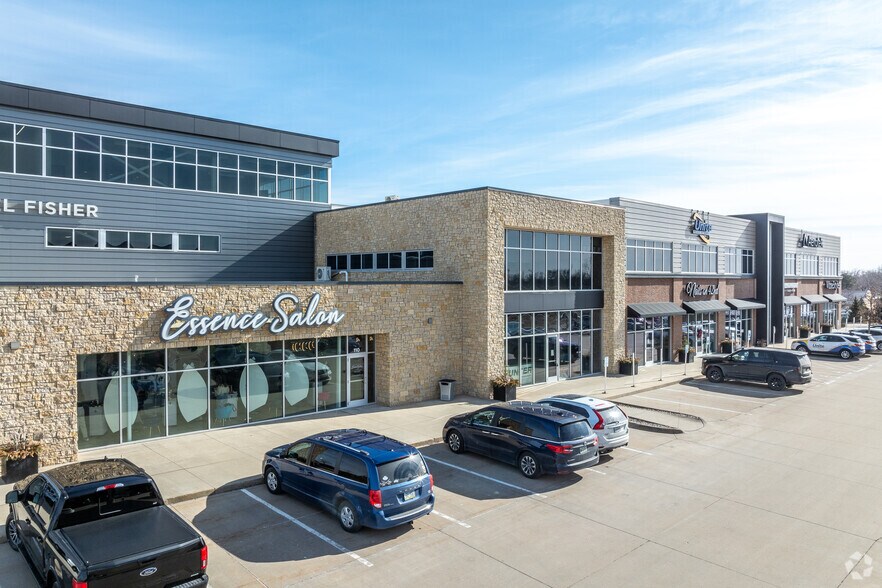 4201 42nd St NE, Cedar Rapids, IA à louer - Photo de l’immeuble – Image 2 sur 3