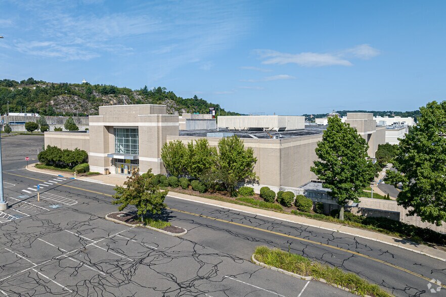 575 Union St, Waterbury, CT à louer - Photo principale – Image 1 sur 21