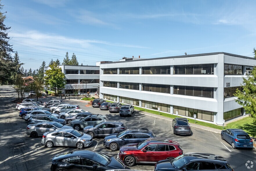 3633 136th Pl SE, Bellevue, WA à louer - Photo de l’immeuble – Image 2 sur 5