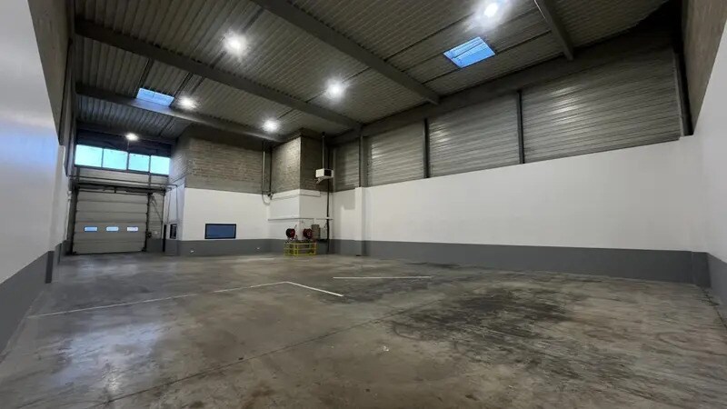 Industriel/Logistique dans Élancourt à louer - Photo intérieure – Image 2 sur 9
