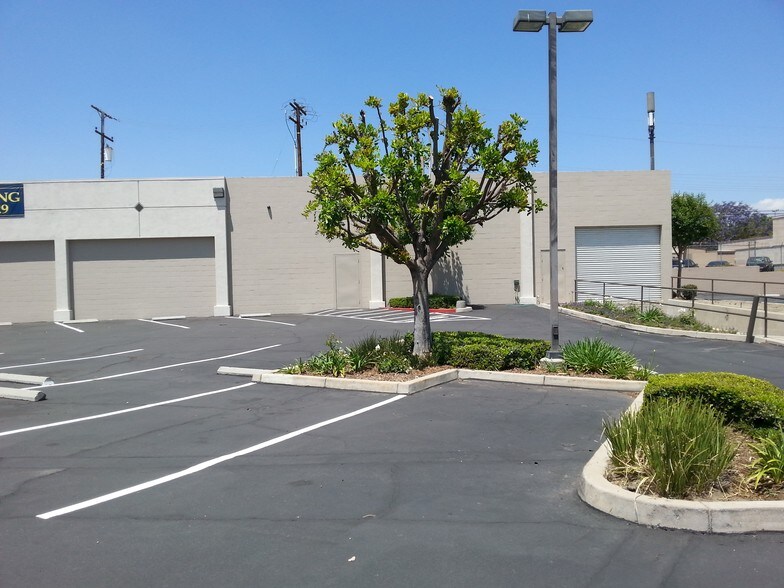 125 S Mountain Ave, Ontario, CA à louer - Photo de l’immeuble – Image 2 sur 9