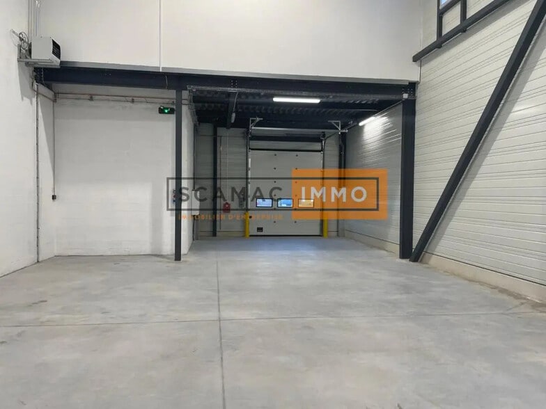 16 Rue Ampère, Pontoise à louer - Photo de l’immeuble – Image 2 sur 5