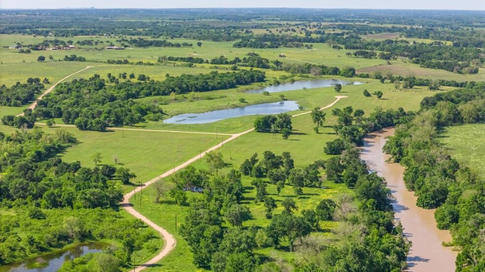 4632 U.S. 77, Cameron, TX à vendre - Photo de l’immeuble – Image 2 sur 11