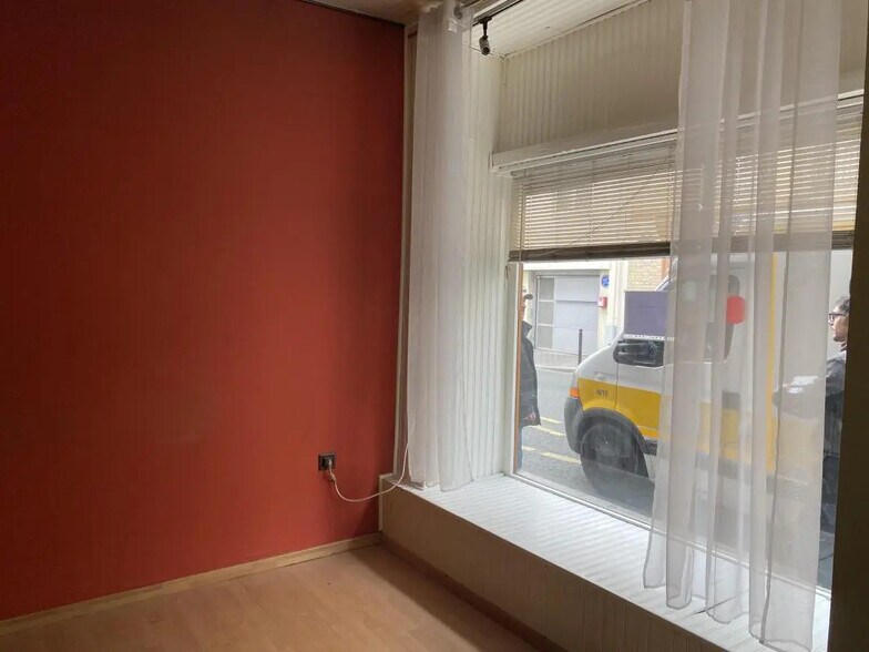 Immeuble residentiel dans Paris à vendre - Photo intérieure – Image 3 sur 4