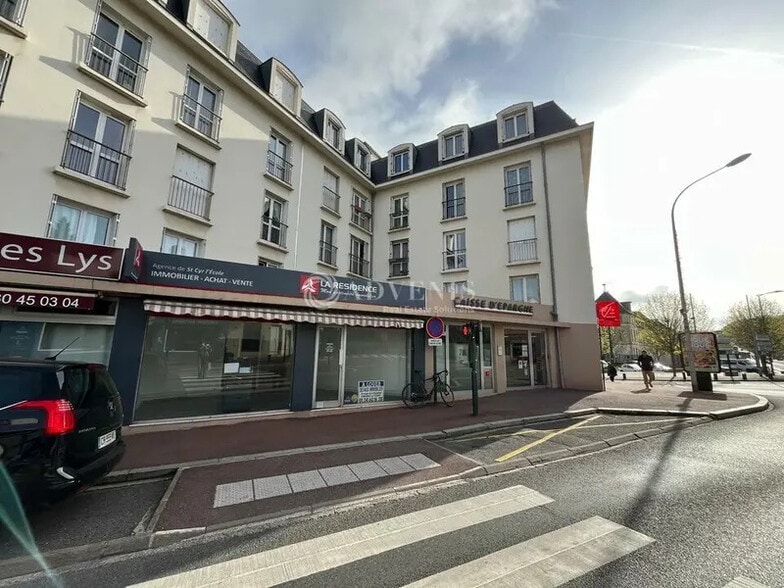 Local commercial dans SAINT CYR L ECOLE à louer - Photo de l’immeuble – Image 1 sur 4