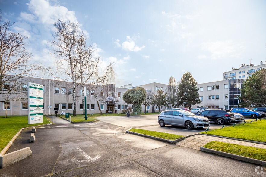 Bureau dans Nanterre à louer - Photo de l’immeuble – Image 1 sur 5