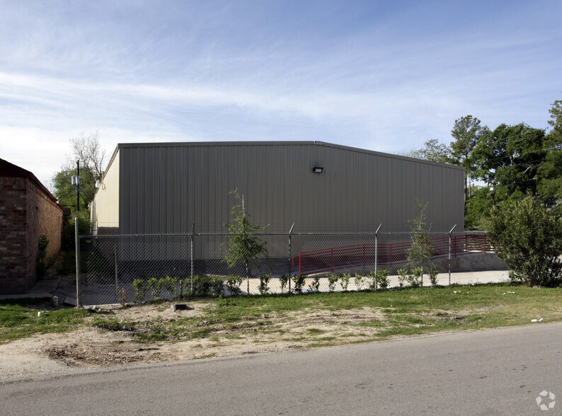 8561 Rayson Rd, Houston, TX à louer - Photo de l’immeuble – Image 3 sur 16