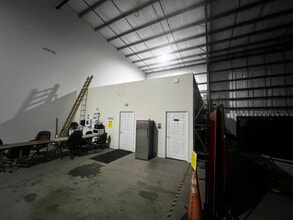 16140 Lee Rd, Fort Myers, FL à louer Photo intérieure– Image 1 sur 3