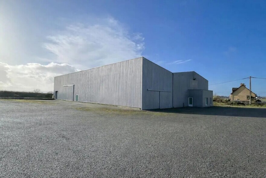 Industriel/Logistique dans Évellys à louer - Photo de l’immeuble – Image 1 sur 7