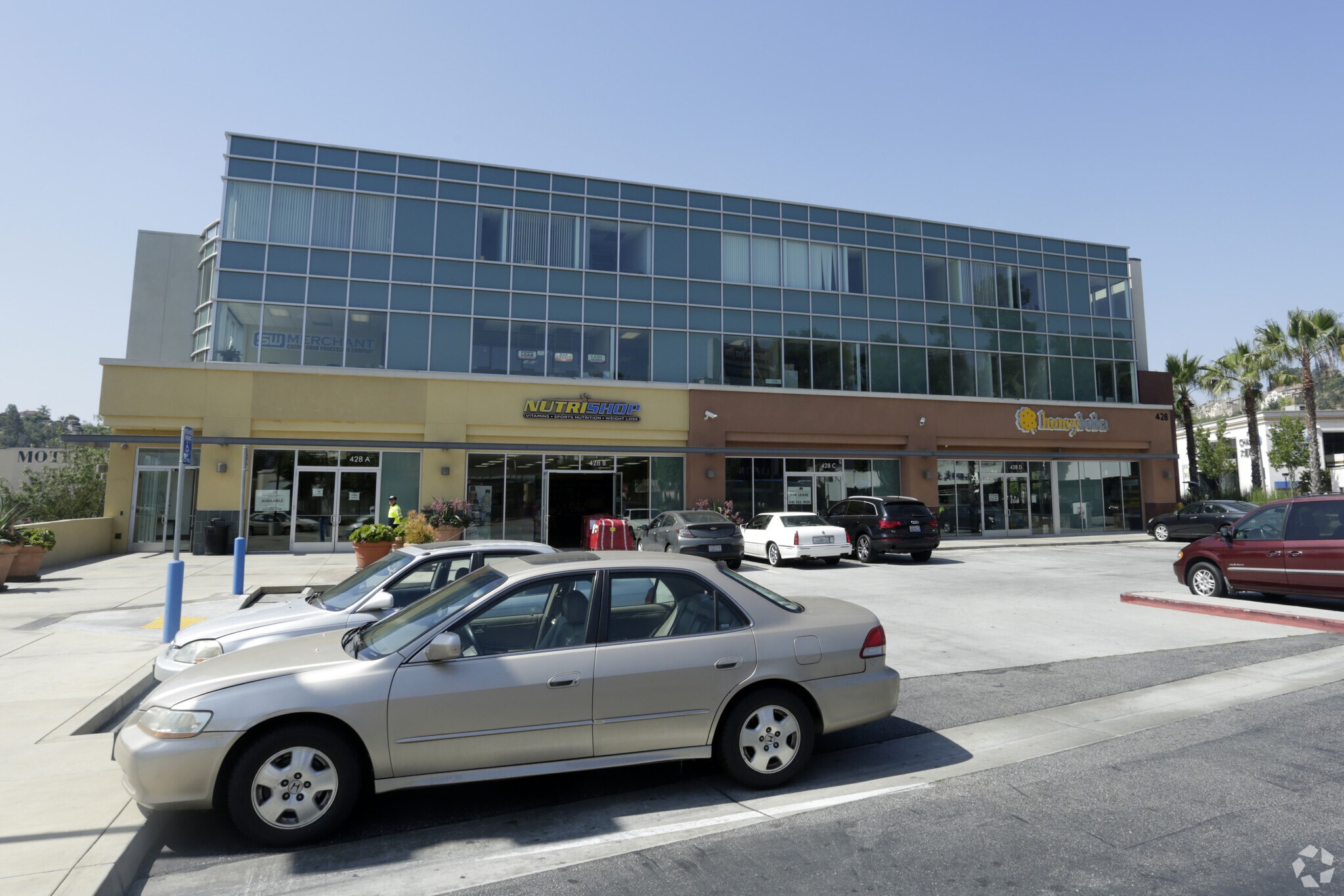 400 S Atlantic Blvd, Monterey Park, CA à louer Photo principale– Image 1 sur 7