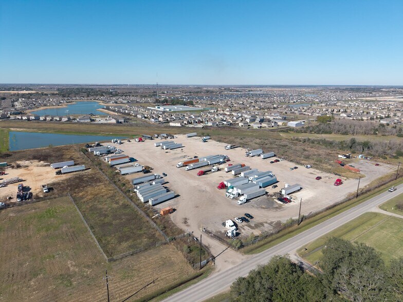 4651 Katy Hockley Cut Off Rd, Katy, TX à louer - Photo de l’immeuble – Image 2 sur 5