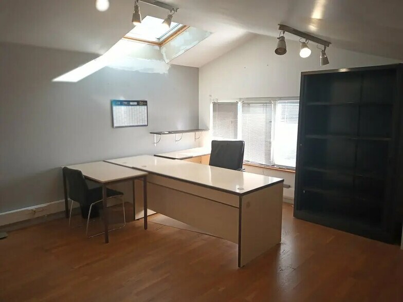 Local d'activités dans FAUVILLE-EN-CAUX à vendre - Photo de l’immeuble – Image 3 sur 8