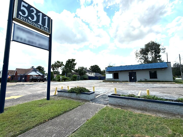 5311 Irvington Blvd, Houston, TX à vendre Photo de l’immeuble– Image 1 sur 10