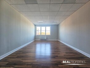 300-310 Happ Rd, Northfield, IL à louer Photo intérieure– Image 1 sur 4