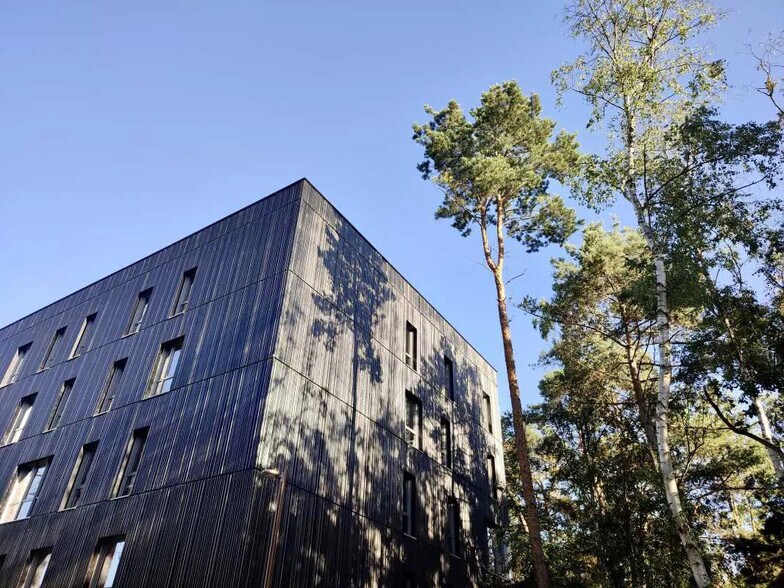 Bureau dans Petit-Couronne à louer - Photo de l’immeuble – Image 1 sur 5