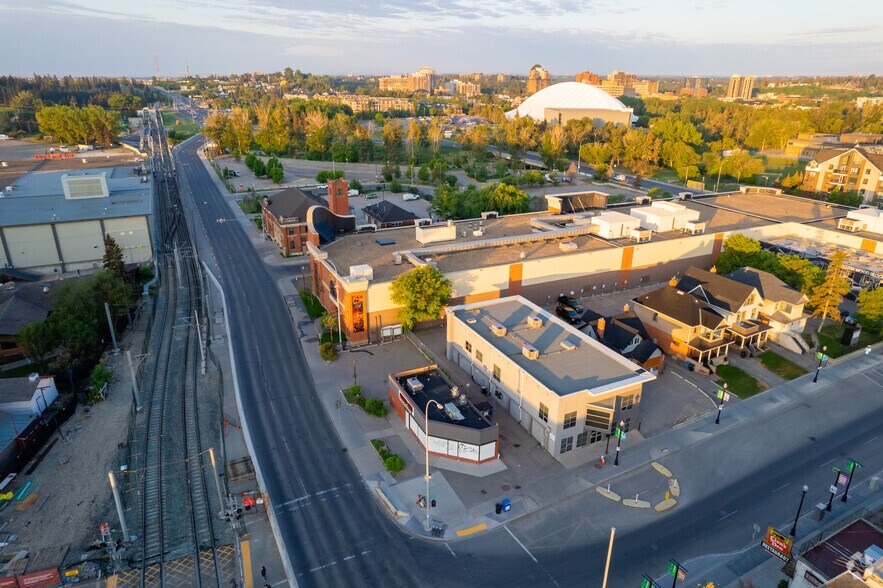 1705 Macleod Trl SE, Calgary, AB à vendre - Aérien – Image 2 sur 3