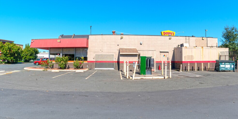 996 Steele Ln, Santa Rosa, CA à louer - Photo de l’immeuble – Image 2 sur 7