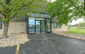 6677 Beatrice Dr, Kalamazoo, MI à louer Photo de l’immeuble– Image 1 sur 19