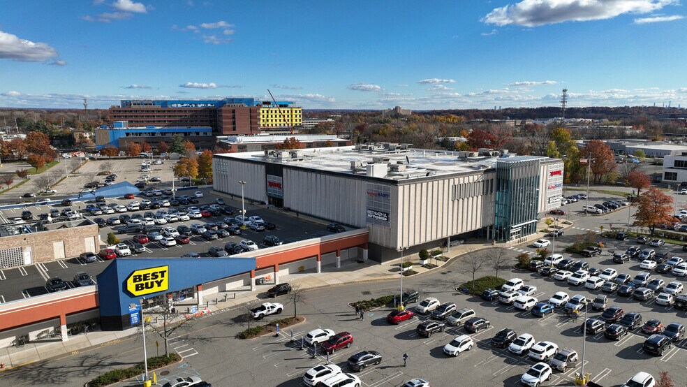 34 E Ridgewood Ave, Paramus, NJ à louer - Photo de l’immeuble – Image 3 sur 6