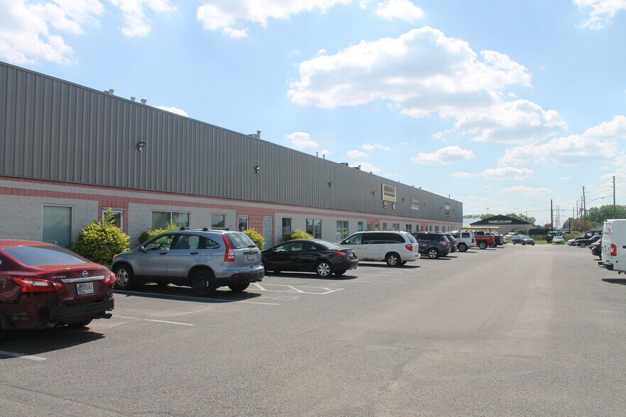 6011 E Hanna Ave, Indianapolis, IN à louer - Photo de l’immeuble – Image 2 sur 7