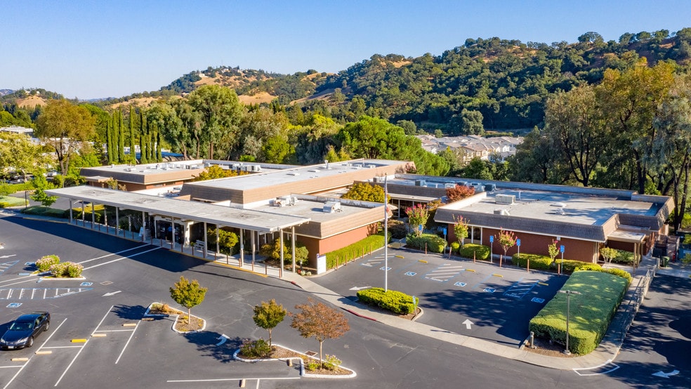 1220 Rossmoor Pky, Walnut Creek, CA à vendre - Photo de l’immeuble – Image 2 sur 6