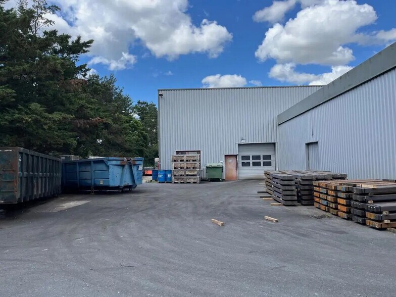 Local d'activités dans SAINT-OUEN-L'AUMONE à vendre - Photo de l’immeuble – Image 3 sur 15