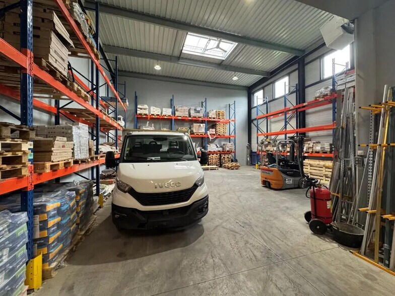 Local d'activités dans Cormeilles-en-Parisis à vendre - Photo de l’immeuble – Image 1 sur 7