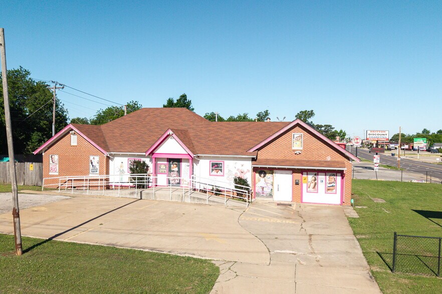 1300 W Britton Rd, Oklahoma City, OK à vendre - Photo de l’immeuble – Image 2 sur 8