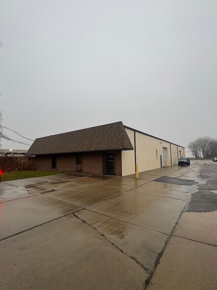 41590 Production Dr, Harrison Township, MI à louer - Photo de l’immeuble – Image 3 sur 18