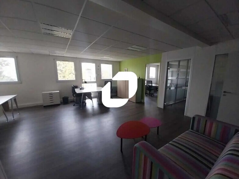 Bureau dans Saint-Germain-en-Laye à louer - Photo de l’immeuble – Image 3 sur 8