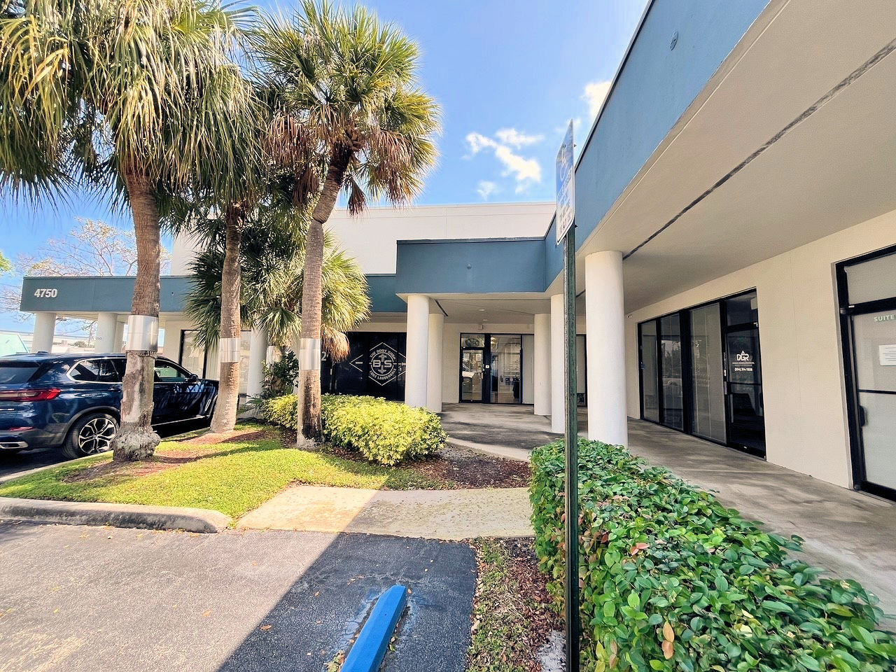 4700 N Dixie Hwy, Oakland Park, FL à louer Photo de l’immeuble– Image 1 sur 8