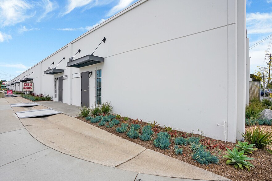 1602-1618 Placentia Ave, Costa Mesa, CA à louer - Photo de l’immeuble – Image 2 sur 5