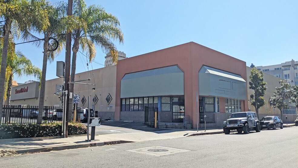 5575 Wilshire Blvd, Los Angeles, CA à louer - Photo de l’immeuble – Image 3 sur 8