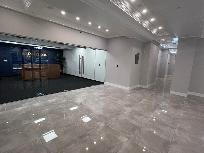 555 Heritage Dr, Jupiter, FL à louer - Photo intérieure – Image 3 sur 10