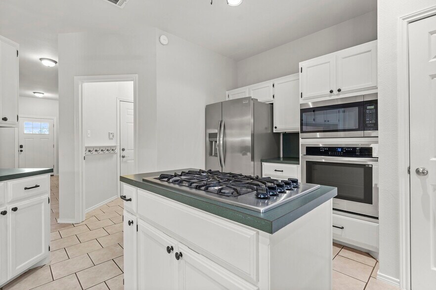 704 Ridgmar Rd, Leander, TX à louer - Photo de l’immeuble – Image 2 sur 60