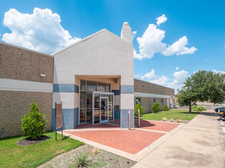 1809 Hur Industrial Blvd, Cedar Park, TX à louer - Photo de l’immeuble – Image 1 sur 15