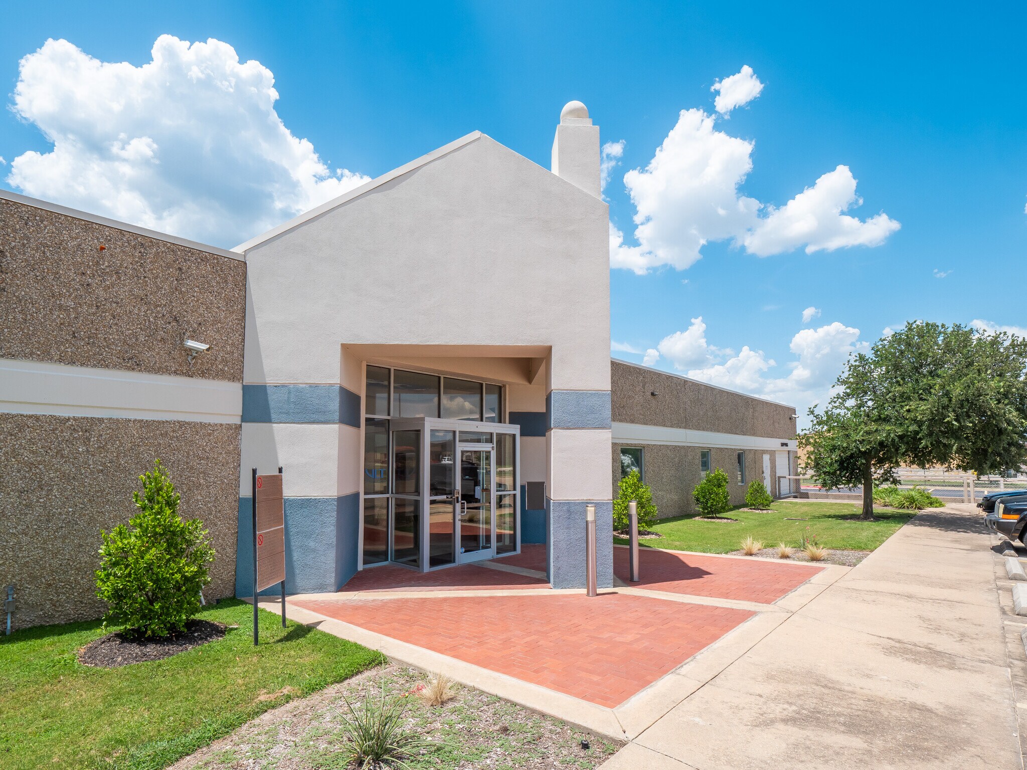 1809 Hur Industrial Blvd, Cedar Park, TX à louer Photo de l’immeuble– Image 1 sur 16