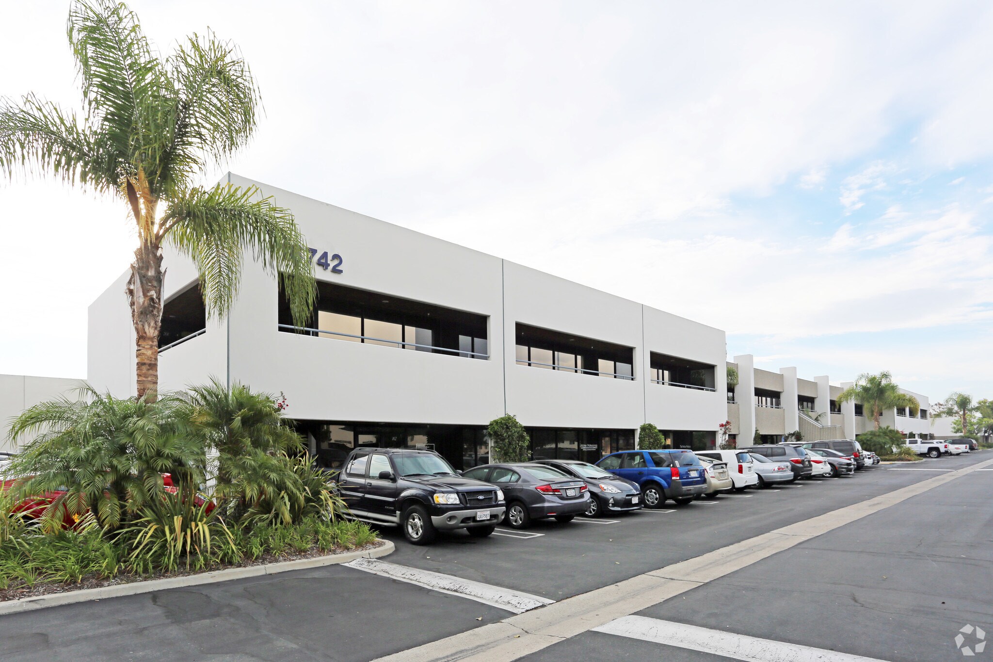16742 Gothard St, Huntington Beach, CA à louer Photo principale– Image 1 sur 4