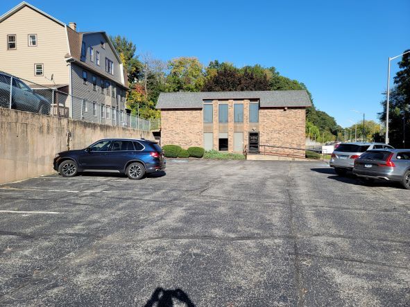 109 Watertown Ave, Waterbury, CT à vendre - Photo de l’immeuble – Image 2 sur 2