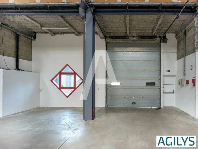 Plus de détails pour Local d'activités à louer