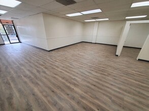515-525 N Azusa Ave, La Puente, CA à louer Photo intérieure– Image 2 sur 7