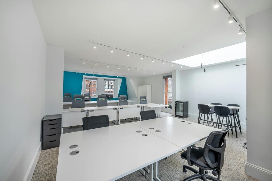 22 Gilbert St, Londres à louer - Photo de l’immeuble – Image 3 sur 25