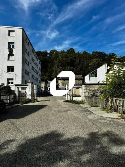 Local d’activités dans Voiron à louer - Photo de l’immeuble – Image 2 sur 21