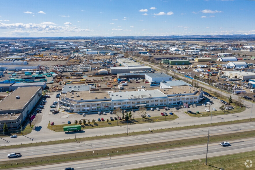 4511 Glenmore Trl SE, Calgary, AB à vendre - Aérien – Image 2 sur 11
