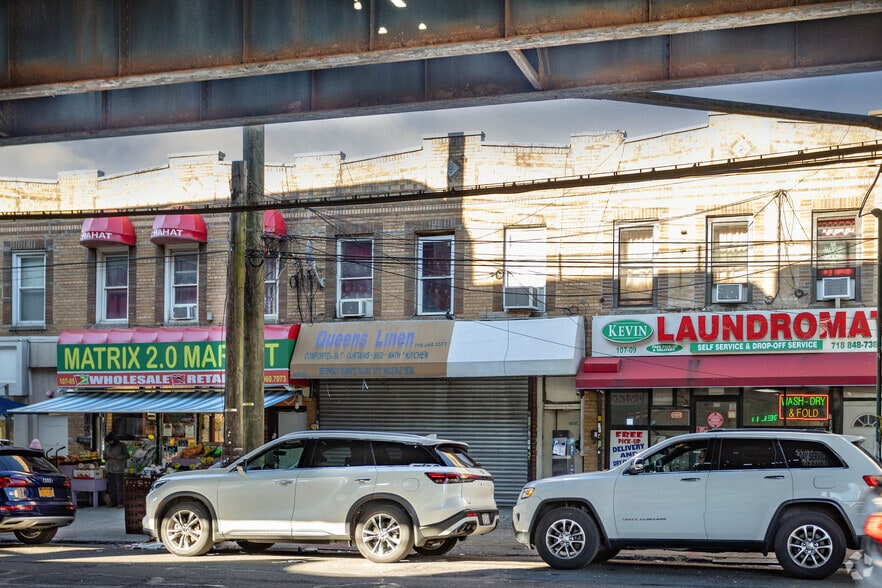 10707 Liberty Ave, Ozone Park, NY à louer - Photo de l’immeuble – Image 3 sur 5