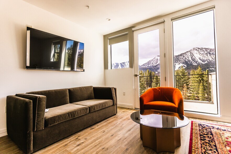 663 Old Mammoth Rd, Mammoth Lakes, CA à vendre - Photo de l’immeuble – Image 3 sur 5