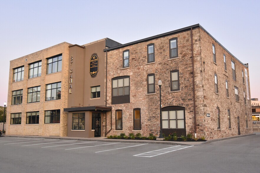 57 Canal St, Lockport, NY à louer - Photo de l’immeuble – Image 2 sur 12